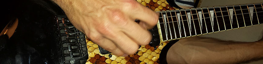 Photo d'une guitare marquetée